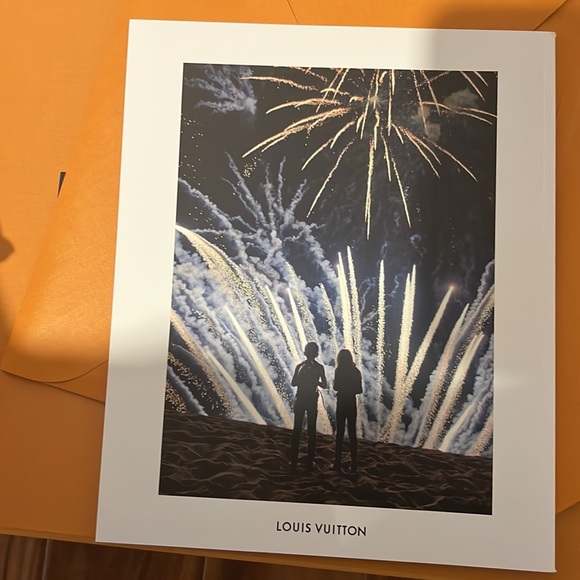 Louis Vuitton book with envelope - Picture 1 of 4